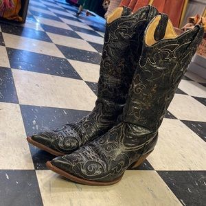 STUNNING Snakeskin inlaid Corral boots.